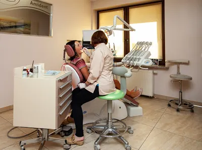 Tomasz Zwierski lek. dent -AMIDENT